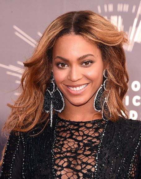 Beyonce Knowles' Middle Parted Hairstyle At VMA 2014