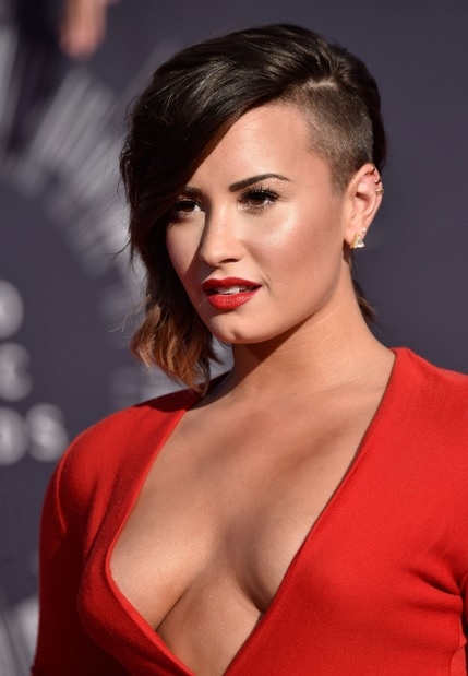 Demi Lovato's Side Undercut Hairstyle At VMA 2014