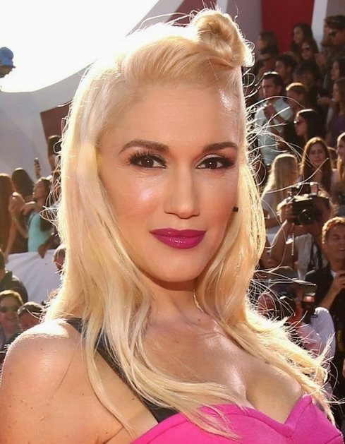 Gwen Stefani's Victory Roll Micro Top Knot