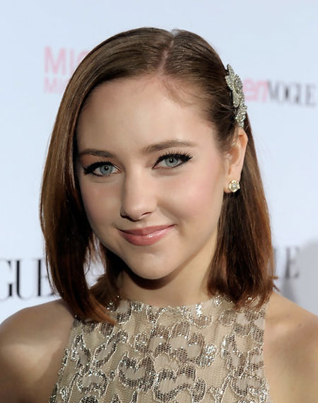 Haley Ramm’s Cute Straight Long Bob with Side Clip