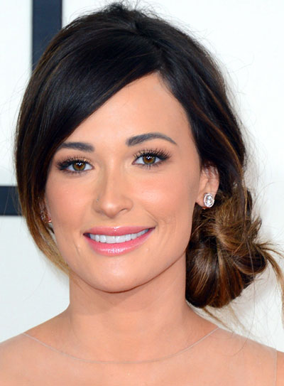 Kacey Musgraves’ Chic Side Bun Hairstyle at the 2014 Grammy Awards