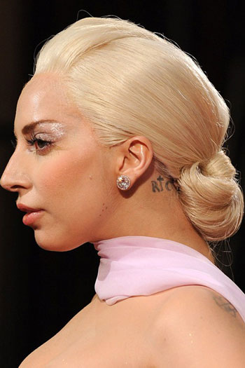 Lady Gaga’s Simple and Sleek Updo at the 2014 Oscars