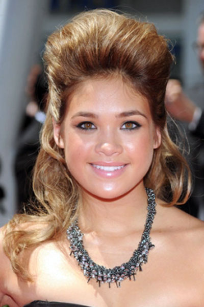 Nicole Anderson’s Robust Pompadour Half Up Hairstyle for Prom