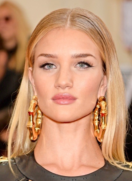 Rosie Huntington-Whiteley's Sleek Middle Parted Hairstyle At Met Ball 2014