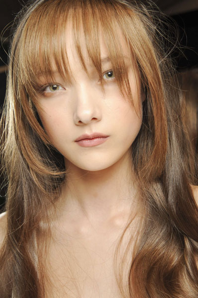 Yumi Lambert’s Glamorous Long Layered Hairstyle with Bangs