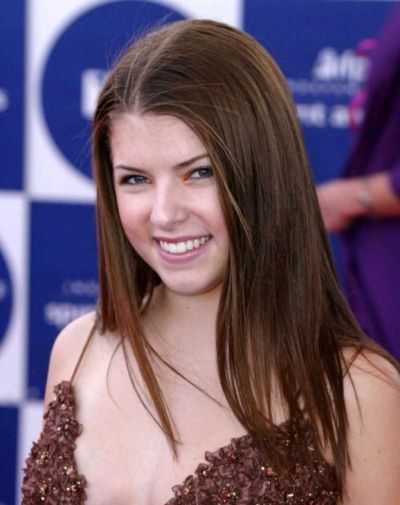 Anna Kendrick's Sleek Straight Brown Hairstyle With Middle Part