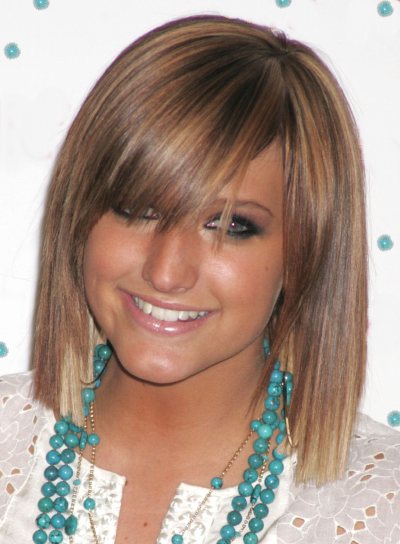 Ashlee Simpson Shaggy Long Bangs With Straight Trendy Hairstyle