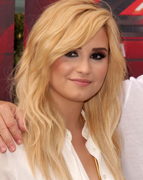 Demi Lovato's Long Blonde Hair In Sexy Layered Casual Hairstyle