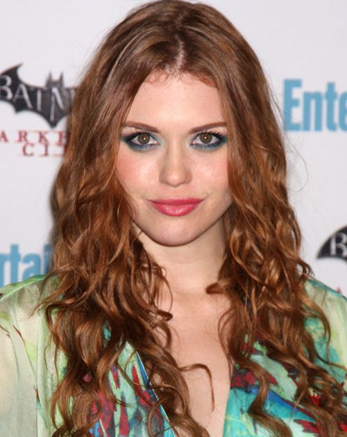 Holland Roden's Long Red Hair In Curly Pretty Hairstyle
