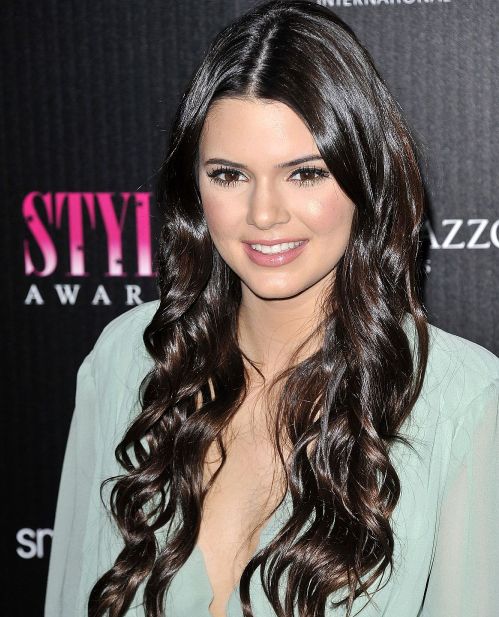 Kendall Jenner's Black Hair In Long Curly Hairstyle For Teens