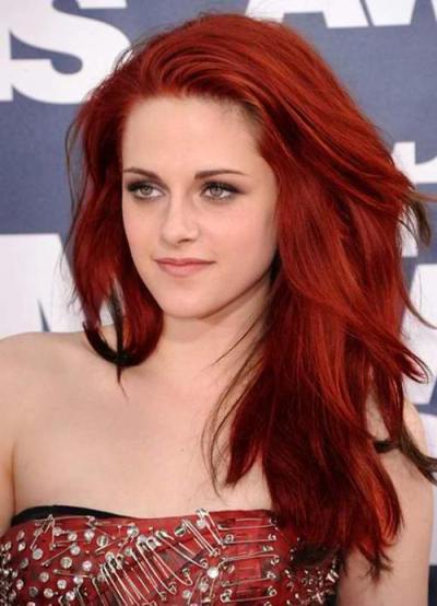 Kristen Stewart's Long Red Hair in Formal Beachy Layered Hairstyle
