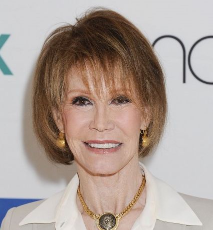 Mary Tyler Moore's Short Straight Brown Hair In Bob Hairstyle