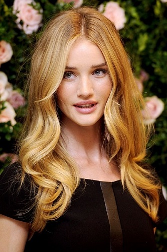 Rosie Huntington-Whiteley Long Blonde Wavy Hair with Middle Part