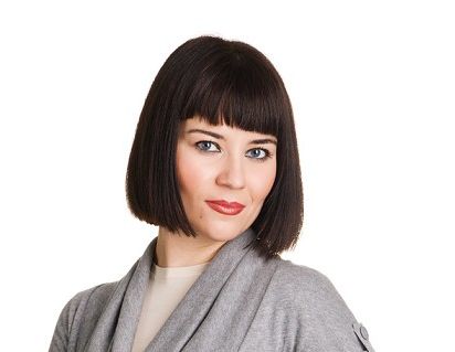Straight Brunette Hair In Short Bob With Blunt Bangs
