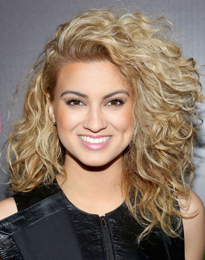 Tori Kelly’s Curly Side Part Hairstyle - Party - Careforhair.co.uk